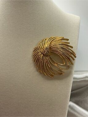 Vintage 1960s Monet Gold Sunburst Brooch - Textured Rope Swirl Pin - Signed